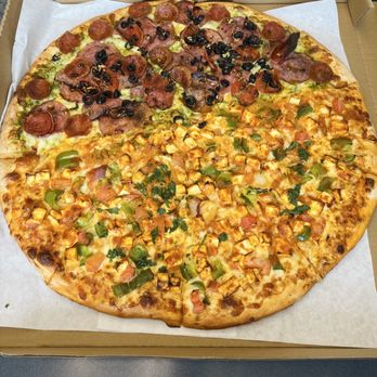 Edible Happy Pizzeria - Pepperoni pesto and tandoori chicken - Pizza Near Me - Oakland, California Edible Happy Pizzeria - Pepperoni pesto and tandoori chicken - Pizza Near Me - Oakland, California