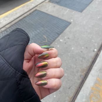 miGak - green-shifting cat eye set (in shade) by Airi -- w/ extensions -- "15 minute" nail art - Nail Salons Near Me - Brooklyn, New York