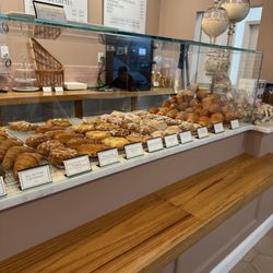 Creme De La Crumb - Pastry counter