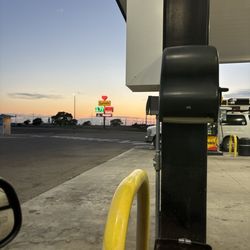 Love's Travel Stop - Clean gas station
