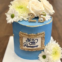 Cristal Sarah Cakes - Custom Anniversary Cake