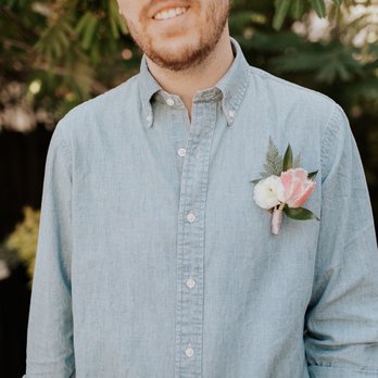 Poppy Cart - 6/20/2020: Look at that boutonnière!!! Ugh - Floral Designers Near Me
