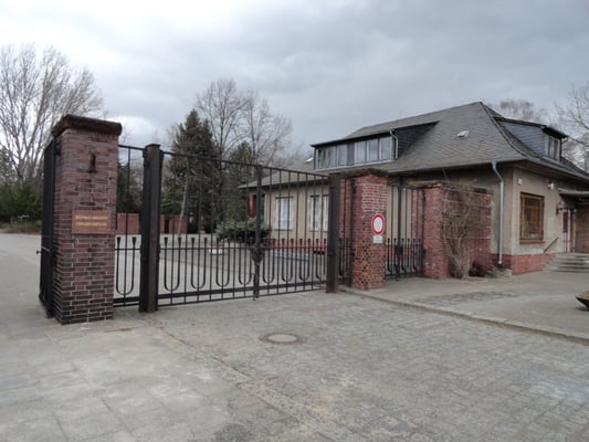 Photo of Städtischer Zentralfriedhof Friedrichsfelde - Berlin, BE, DE. Haupteingang