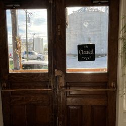 Maverick’s Diner - The doors