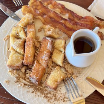 Lilikoi Lounge - French Toast - Breakfast & Brunch Near Me - Waianae, Hawaii