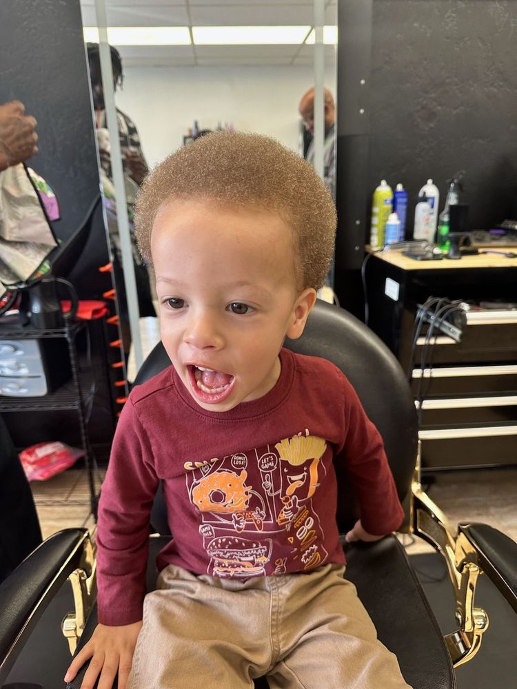 The Mainee Barbershop Logo