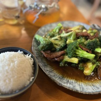 Han Palace - Beef and broccoli- not on the menu but they happily made it.  Delicious! - Dim Sum Near Me - Washington, DC, District of Columbia