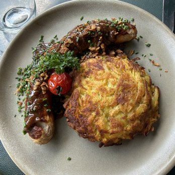 Restaurant Bellevue-Pinte - Bratwurst and potatoes - Swiss Food Near Me - Grindelwald, BE Restaurant Bellevue-Pinte - Bratwurst and potatoes - Swiss Food Near Me - Grindelwald, BE