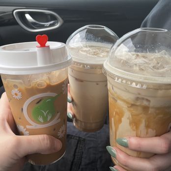 Kiwi Cup - (right to left) vietnamese coffee, vanilla latte, caramel latte - Bubble Tea Near Me - New Port Richey, Florida