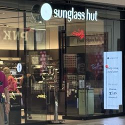 Sunglass Hut - Sunglass Hut in Town Center Mall