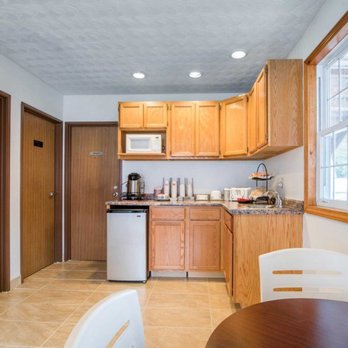 Econo Lodge - Hotels Near Me - Saint Albans, Vermont