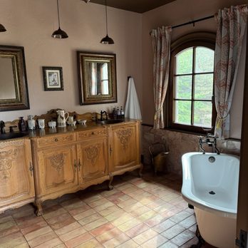 Chateau De Harpe - One of the many bathrooms - Venues & Event Spaces Near Me - West Linn, Oregon