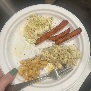 Creekside BBQ - HORSERADISH INFUSED COLESLAW CREAMY MAC N CHEESE RED POTATO SALAD - Barbeque Near Me - Vancouver, Washington Creekside BBQ - HORSERADISH INFUSED COLESLAW CREAMY MAC N CHEESE RED POTATO SALAD - Barbeque Near Me - Vancouver, Washington