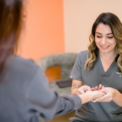 Ashra Integrative Medicine - Feeling the pulse