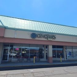 Rum Runners Cafe - Storefront