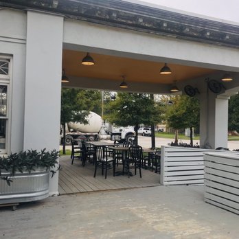 Retrospect Coffee Bar - Front patio outside - Coffee & Tea Near Me - Houston, Texas Retrospect Coffee Bar - Front patio outside - Coffee & Tea Near Me - Houston, Texas