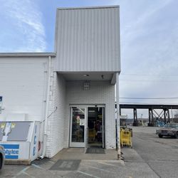 Dollar General - Entrance