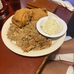 Fried chicken pulled pork plate Fried chicken pulled pork plate