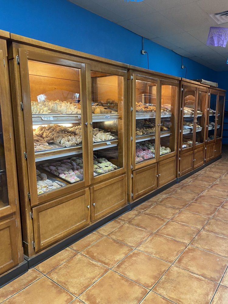 LA REYNERA BAKERY Updated September 2024 11 Photos 922 W Monte