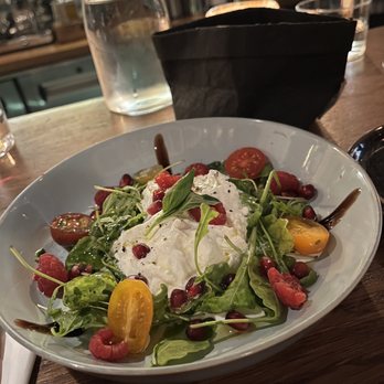 La Grande Cremerie - Burrata YUM - Wine Bars Near Me - Paris, 75 La Grande Cremerie - Burrata YUM - Wine Bars Near Me - Paris, 75
