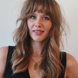 Salon Dolly - Cut by Sandra @sandybleaches