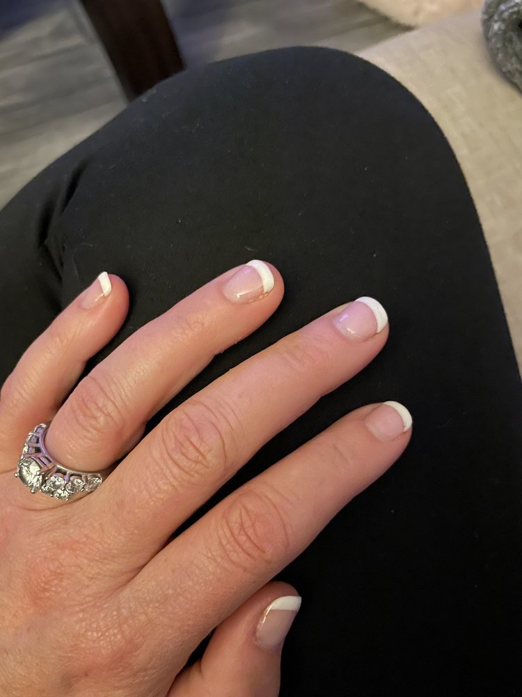 Annie's Nail Studio Logo