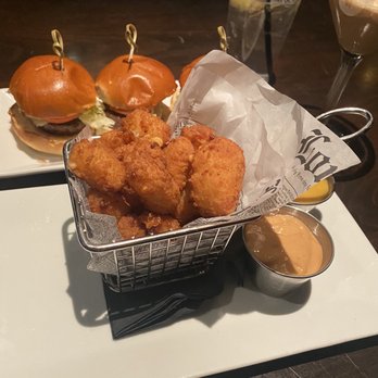 The Lansdowne Pub - Sliders and cheese curds - Pubs Near Me - Boston, Massachusetts The Lansdowne Pub - Sliders and cheese curds - Pubs Near Me - Boston, Massachusetts