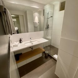 Hotel Weitzer Graz - Modern bathroom with shower. No bath