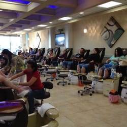 Dazzle Nails - Getting my pedicure done. The place was packed!