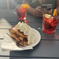 Kobus Kuch - Apple pie and autumn spritz.