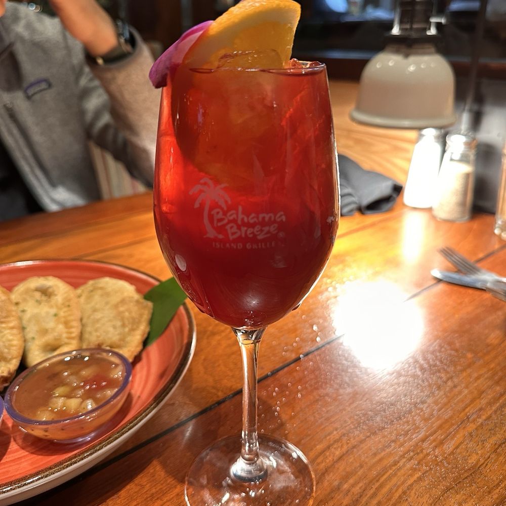 Bahama Breeze - Sunset Berry Sangria - Caribbean Near Me - Duluth, Georgia