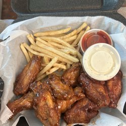 Wings with fries