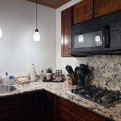 Kamuela Inn - I was pleasantly surprised to see a gas stove
