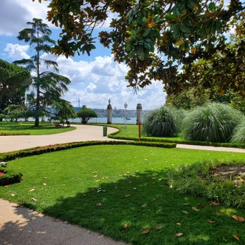 Dolmabahçe Sarayı - Palace Garden view toward Bosporus - Landmarks & Historical Buildings Near Me - Istanbul, 34