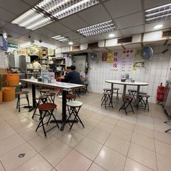 華南粉麵茶餐廳 - Inside