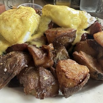 Bistro Punahele Tonnelier - Egg Benedict - Breakfast & Brunch Near Me - Oakley, California Bistro Punahele Tonnelier - Egg Benedict - Breakfast & Brunch Near Me - Oakley, California