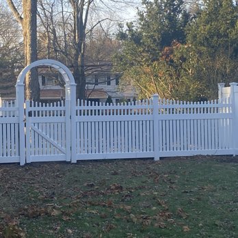 Ronald Quality Fence - Vinyl fencing with trellis/gate 5' height - Fences & Gates Near Me - West Babylon, New York Ronald Quality Fence - Vinyl fencing with trellis/gate 5' height - Fences & Gates Near Me - West Babylon, New York