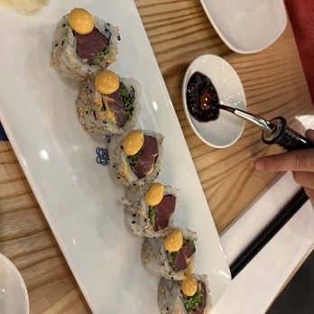 Momosan Ramen Boston - spicy tuna roll - Bars Near Me - Boston, Massachusetts Momosan Ramen Boston - spicy tuna roll - Bars Near Me - Boston, Massachusetts
