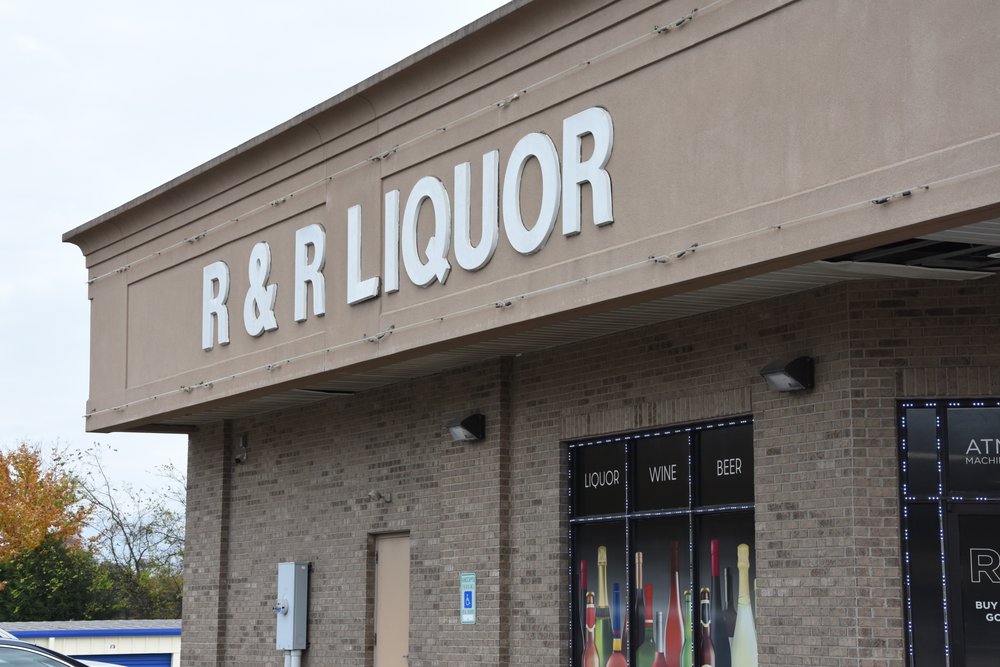 R & R Liquors And Fine Wines Logo