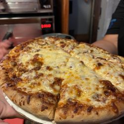 Sandbag-Inn - Hunt's brothers pizza
