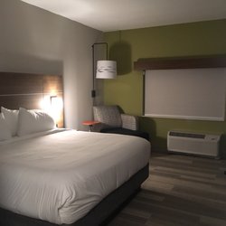 Holiday Inn Express & Suites St. Petersburg - Madeira Beach