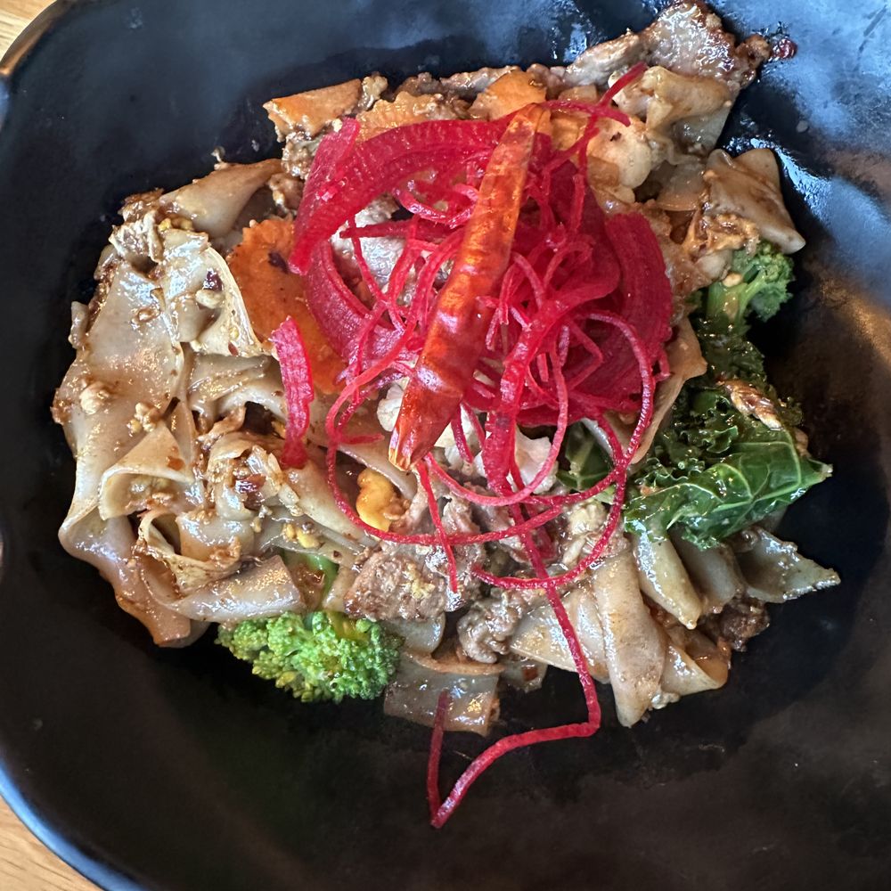 Spice Season - Pad See Ew - Asian Fusion Near Me - Studio City, California Spice Season - Pad See Ew - Asian Fusion Near Me - Studio City, California