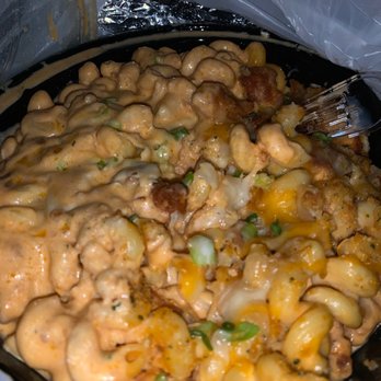 Old School Bar & Grill - Buffalo Mac & Cheese - Bars Near Me - Windham, New Hampshire