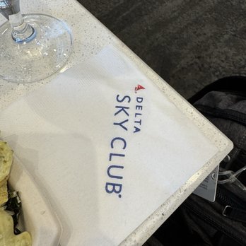 Delta Sky Club - Concourse B - Gate 18 - Airport Lounges Near Me - Atlanta, Georgia
