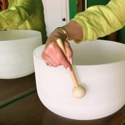 Tibetan Quartz Crystal Singing Bowl for hypnotic induction