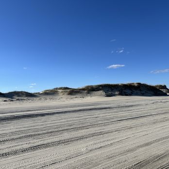 Hampton Inn & Suites Outer Banks/ Corolla - 4x4 beach - Hotels Near Me - Corolla, North Carolina