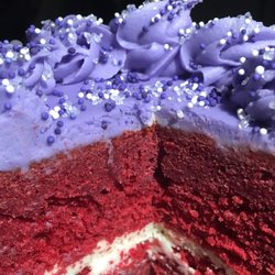 Les Glaceurs - Red velvet birthday cake ta dye for!