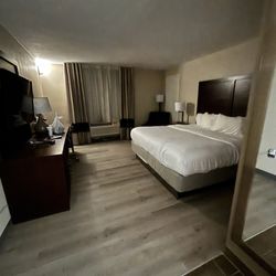 Comfort Inn - Room view upon entering
