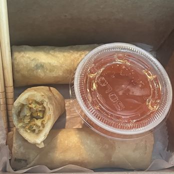Mae Ornnit Thai Kitchen - Veggie spring rolls - Thai Near Me - Annandale, Virginia
