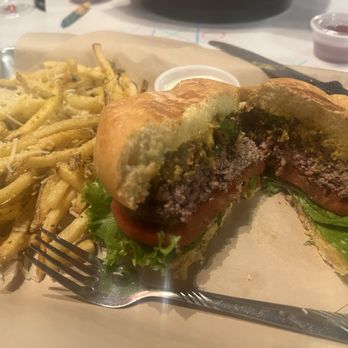 High Point Grill - Jalapeño, cheddar and bacon burger - Sandwiches Near Me - Albuquerque, New Mexico